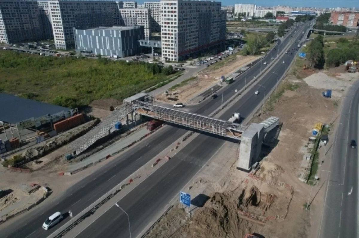 На развязке по Московскому тракту скоро начнут монтаж пролетов  Работы планируется начать к концу августа. Как сообщил директор тюменского филиала «Мостоотряда-36» Андрей Лазарев, сейчас ведется изготовление металлоконструкций и укладка асфальтобетона по основному ходу трассы.  Параллельно проходят облицовка пешеходных переходов, обустройство ливневки, переустройство коммуникаций и завершаются электромонтажные работы.    Тюмень-Ямал