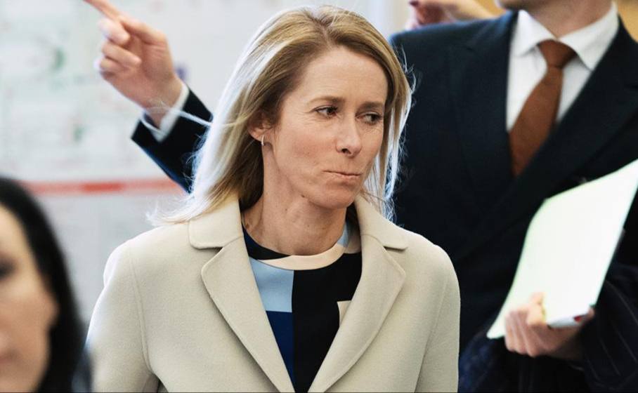 Кая Каллас после обвинений в попытке цензуры в ЕС и штрафа для соцсети X предложила критиковать Россию Евросоюз это квинтэссенция свободы Критика местных свобод должна быть направлена по другому адресу Например в сторону РФ цитирует её Reuters Маск уже ответил Каллас призвал расформировать Еврокомиссию и заменить её выборным органом Глава ЕС должен избираться напрямую Нынешняя система это власть бюрократии а не демократии Ранее Илон Маск призывал ликвидировать ЕС Его соцсеть Х получила от ЕК штраф в размере 120 млн более 10 7 млрд рублей за якобы нарушение закона о цифровых услугах А в новой Стратегии нацбезопасности США Евросоюз обвиняется в цензурировании свободы слова и подавлении политической оппозиции Наблюдаем за этой войной дальше Подпишись RogandarNEWs мы в MAX