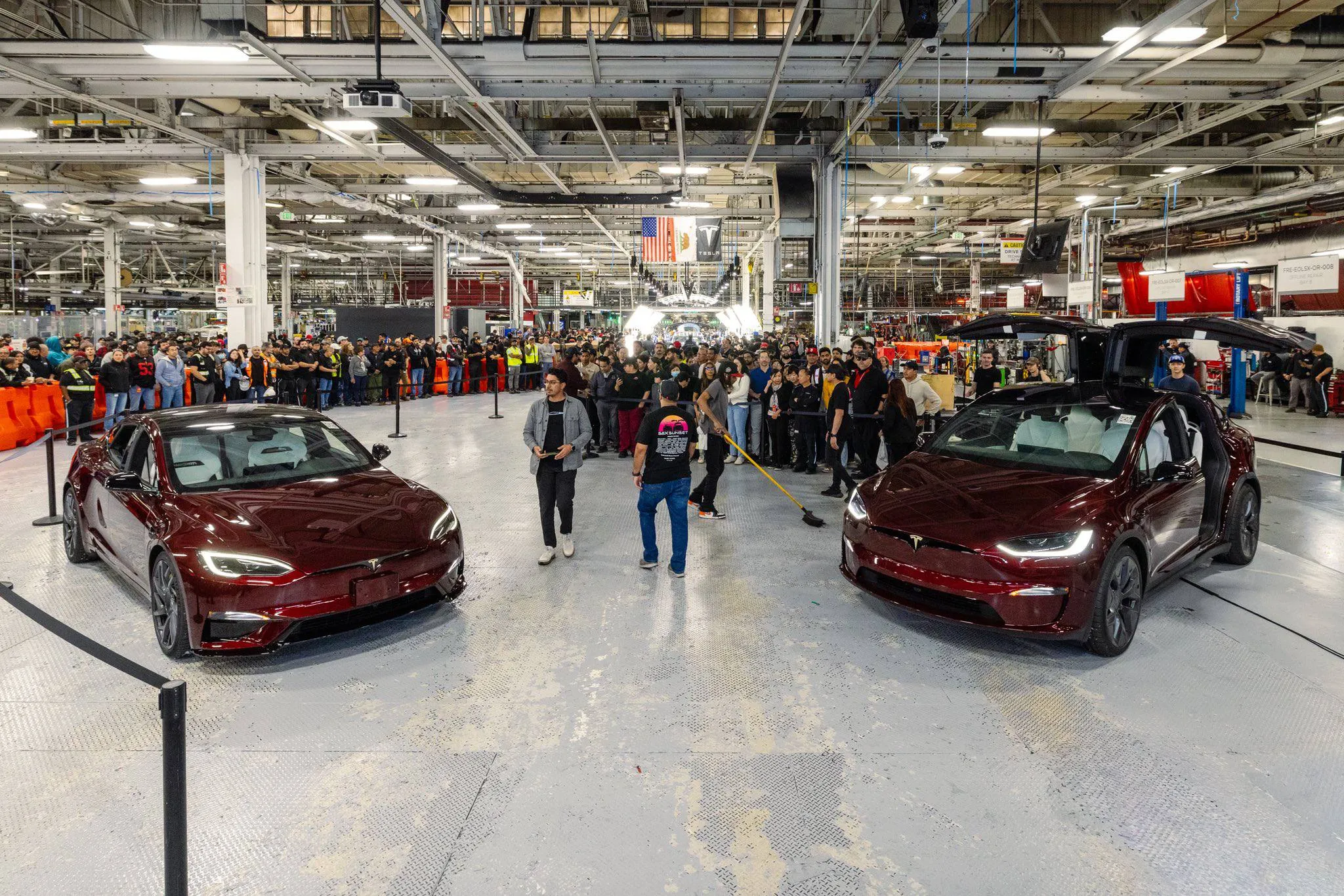 Производство Tesla Model S и X официально завершено Последние автомобили были выпущены 10 мая на заводе в Фримонте X новости iphonesru