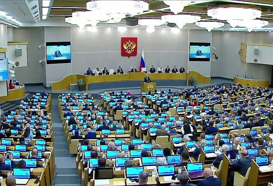 Депутат Госдумы Георгий Карлов рассказал о ключевых задачах весенней сессии Государственная Дума РФ начала работу весенней сессии которая станет последней для парламентариев восьмого созыва Главным приоритетом для депутатов всех фракций остаётся поддержка наших бойцов спецоперации и членов их семей подчеркнул депутат Среди ключевых инициатив которые планируется рассмотреть предоставление 35 дневного отпуска ветеранам СВО бесплатное профессиональное образование для вдов и вдовцов участников специальной военной операции законопроект о передвижных аптеках для обеспечения лекарствами жителей удалённых населённых пунктов Всего в повестке весенней сессии по словам депутата значатся 1345 законопроектов Подписаться на нас Telegram I MAX Прислать нам новость Sakhonlinebot