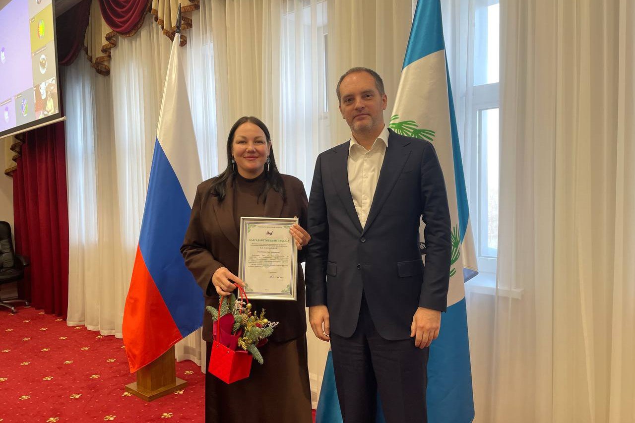 Иркутская область в числе лидеров рейтинга по контрольно надзорной деятельности Иркутская область заняла 1 е место среди регионов СФО в рейтинге контрольно надзорной деятельности по итогам работы за 9 месяцев 2025 года Среди субъектов Российской Федерации Приангарье на 14 м месте Высокие результаты достигнуты благодаря активной работе по внедрению риск ориентированного подхода в деятельность контролеров а также цифровизации контроля Так в Иркутской области уже более 20 всех мероприятий по контролю и надзору проводятся с помощью мобильного приложения Инспектор что экономит силы и средства как контролеров так и бизнеса подчеркнул первый заместитель Губернатора Иркутской области Роман Колесов В 2026 году цифровизация будет продолжена В завершение мероприятия Роман Колесов вручил Благодарственные письма Губернатора Иркутской области за вклад в развитие контрольно надзорной деятельности Подписывайтесь на Правительство Иркутской области в MAX