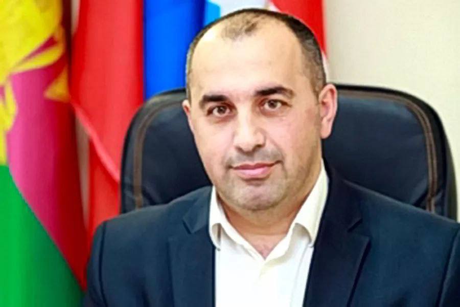 Задержан глава Крымска Янис Будагов После обысков мэра Крымска увезли в Краснодар Предполагается что ему могут избрать меру пресечения Недавно был арестован глава Крымского района Сергей Лесь Возможно эти два задержания связаны Связь и запросы на размещение рекламы в Temruchok info bot Подпишись на Темрюк Инфо в MAX ВКонтакте Одноклассники