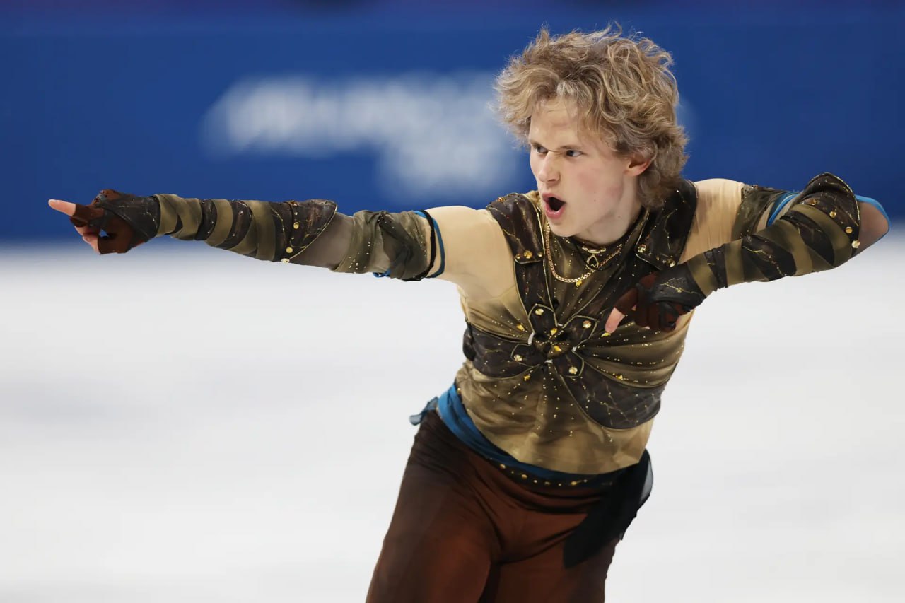 Спортсменам из России выступающим за другие страны собираются запретить въезд в страну Об этом заявил глава Минспорта Дегтярёв Мы их кормим воспитываем тренерами обеспечиваем базами а тут бросил паспорт и уехал Всего лишить запретить въезд в страну и пользование нашими объектами спорта И мы к этому придём заявил министр На ОИ 2026 за другие сборные выступают более 30 россиян banki oil