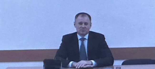 Глава Вяземского муниципального района Александр Усенко покинул свой пост по собственному желанию Официальная причина смена места работы Полномочия Усенко официально будут прекращены с завтрашнего дня Это решение уже утвердили районные депутаты khabarovskie
