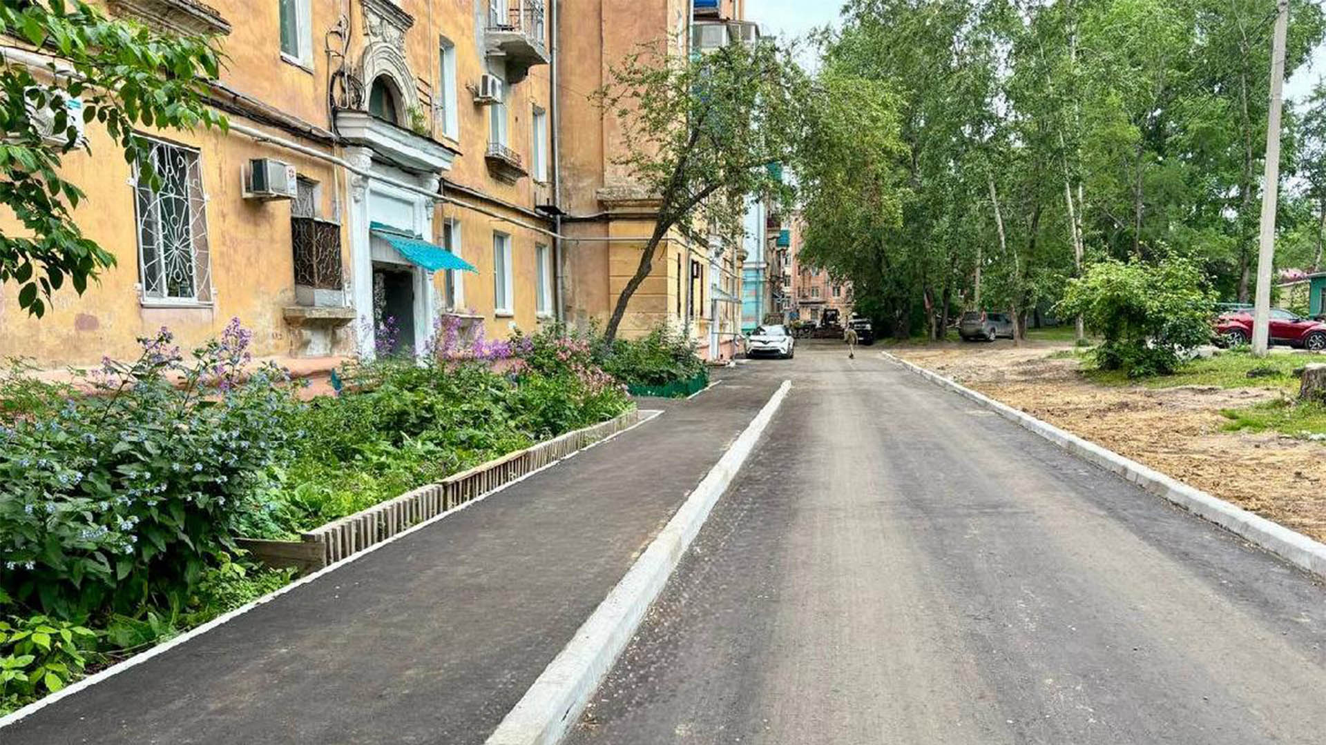Суд оштрафовал две «управляйки» за то, за что нужно их штрафовать вообще все Прокуратура Комсомольска провела проверку соблюдения жилищного законодательства и выявила нарушения в работе двух УК: «Службы заказчика по МКД "Океан"» и компании «ЖКХ-Амур». Уточняется, что, оказывается ! эти две УК несвоевременно произвели ремонт подъездов в многоквартирных домах, расположенных по Копылова и Мира, а асфальтовое покрытие на придомовой территории данных домов не соответствовало нормативным требованиям, также частично отсутствовало освещение дворов. В результате этого точечного контроля «управляйки» были оштрафованы на 50 тысяч рублей за «осуществление предпринимательской деятельности по управлению многоквартирными домами с грубым нарушением лицензионных требований». Отмечается, что выявленные нарушения были устранены. Интересно, есть ли в городе хоть одна управляющая компания, которую нет повода оштрафовать за «осуществление предпринимательской деятельности по управлению многоквартирными домами с грубым нарушением лицензионных требований», особенно за упомянутые выше упущения?