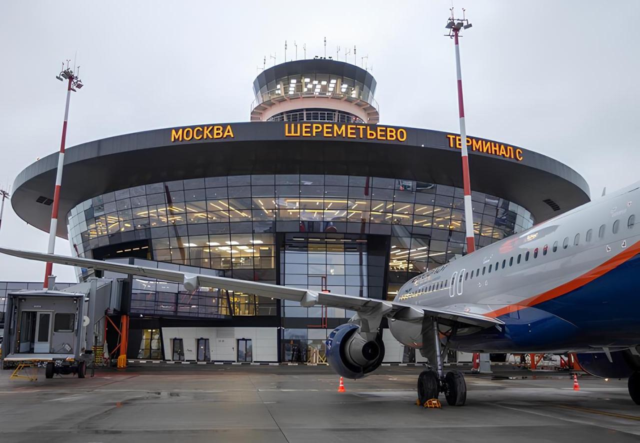 В аэропорту Шереметьево готовы внедрить биометрию для посадки без паспорта Система уже протестирована на внутренних рейсах и может быть запущена сразу после изменений в законодательстве В дальнейшем технологию планируют использовать и на международных направлениях Сейчас у 10 млн россиян есть подтверждённая биометрия которая позволит проходить на борт без документов Вы за или против такого За   Против Мне все равно tipical vizovik