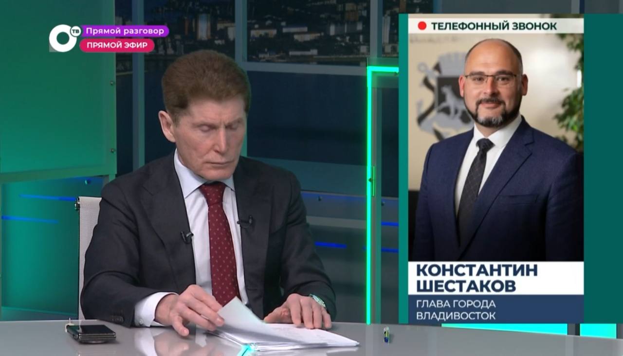 На маршруты во Владивостоке вышли дополнительные автобусы   В ходе прямой линии с Олегом Кожемяко глава города Владивосток прокомментировал жалобы жителей Владивостока губернатору на нерегулярность движения автобусов в частности маршрут автобуса 95 курсирующий по Владивостоку С сегодняшнего дня на маршрут 95 добавлены 5 новых автобусов белорусского производства На предстоящей недели планируется запуск новых автобусов на городской маршрут 15к Также ответили на жалобы жителей района Патрокл о необходимости запуска автобусов на новые улицы В целом порядка 70 рынка перевозок должно быть сосредоточено в руках государства прокомментировал Олег Кожемяко vmfareast