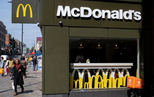 ⏺McDonald’s потратит $100 млн на восстановление продаж после вспышки кишечной палочки  Компания планирует инвестировать $35 млн в маркетинг и рекламу и $65 млн на отсрочку по аренде.  Финансист   Бизнес