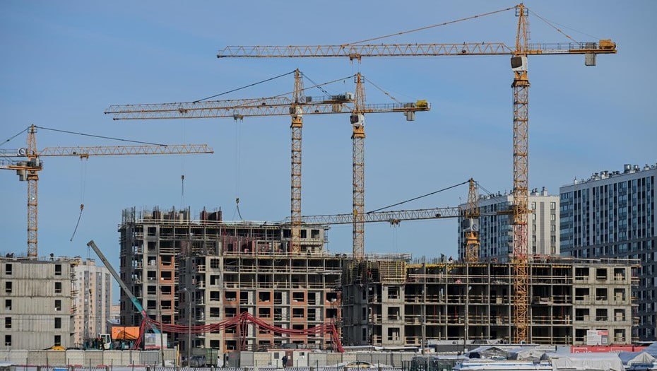 Штрафы для застройщиков могут заменить на инвестиции ТПП предлагает расширить программу Инвестиции вместо штрафов на строительство транспорт пожарную и санитарную безопасность Идея простая вместо того чтобы платить штраф за нарушение компания тратит эти деньги на его исправление Государство получает не просто деньги в бюджет а реально устранённую проблему Бизнес возможность не терять оборотные средства Программа уже работает в восьми сферах экология промбезопасность производство лекарств Теперь очередь за стройками Сергей Ермохин Подписаться на ДП в Telegram MAX