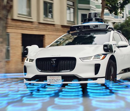 Роботакси Waymo насмерть сбило кошку в США заговорили о запрете беспилотников В Сан Франциско разгорается мощный скандал вокруг Waymo Беспилотное такси компании сбило насмерть уличную кошку по кличке KitKat которая была для местных жителей чем то вроде талисмана района Mission После того как случился инцидент городские власти потребовали ужесточить регулирование автономного транспорта