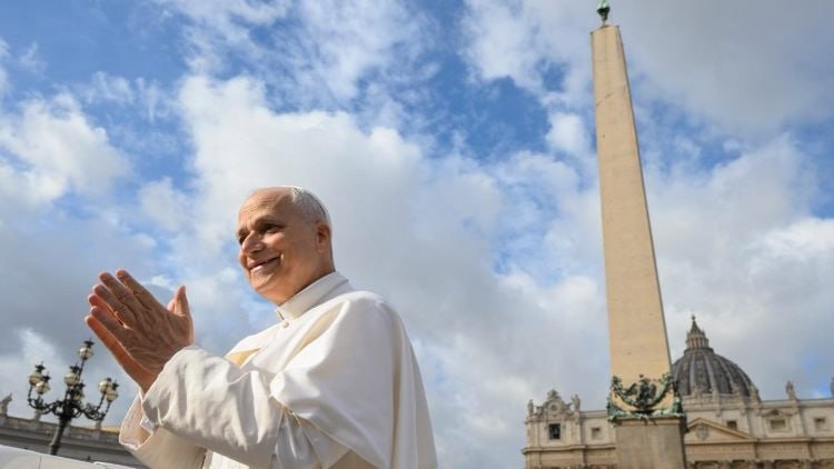 Папа Римский во время визита в Турцию 30 ноября будет присутствовать на молитве в Армянском Апостольском соборе сообщает пресс служба Ватикана Его посещение храма состоится по случаю праздника Святого апостола Андрея Первозванного Во время патриаршего визита в Турцию с 27 по 30 ноября Лев XIV встретится с предстоятелем Константинопольской Православной Церкви патриархом Варфоломеем I они также подпишут совместную декларацию Из Турции глава Католической церкви направится в Ливан SputnikARM