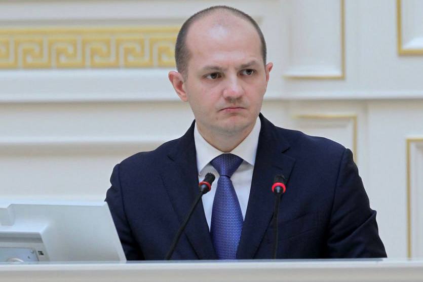 Бывшего вице губернатора Петербурга Владимира Лавленцева обвиняют в хищении миллиардов Ранее осуждённого экс чиновника обвинили в хищении нескольких миллиардов рублей при заключении строительных контрактов а также в злоупотреблении служебными полномочиями Его дело будут рассматривать 17 ноября в Московском суде Соответствующий документ появился на портале судов общей юрисдикции Москвы ЗАКС Ру Читай нас в MAX Подпишись на Комсомольскую правду СПб