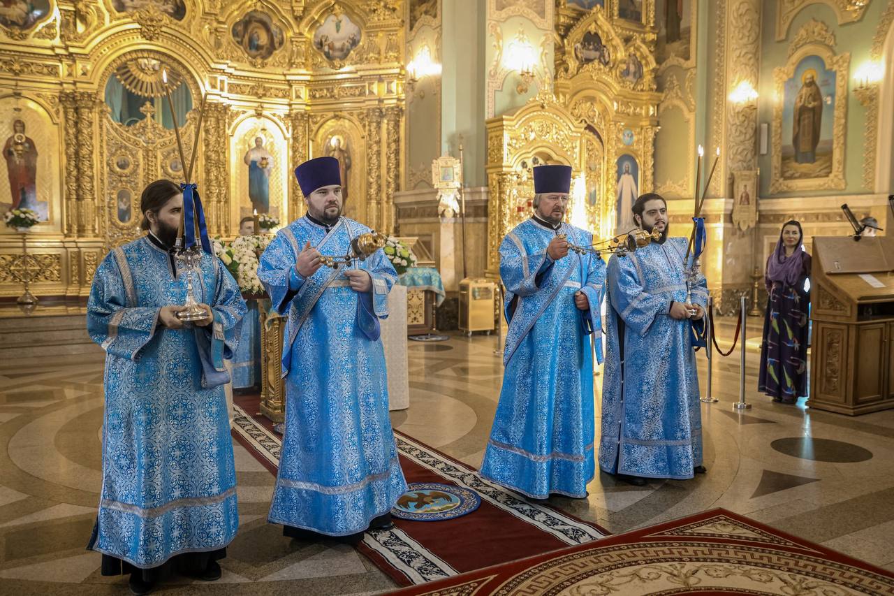 В канун праздника Рождества Пресвятой Богородицы митрополит Кирилл совершил всенощное бдение в Казанском соборе города Ставрополя