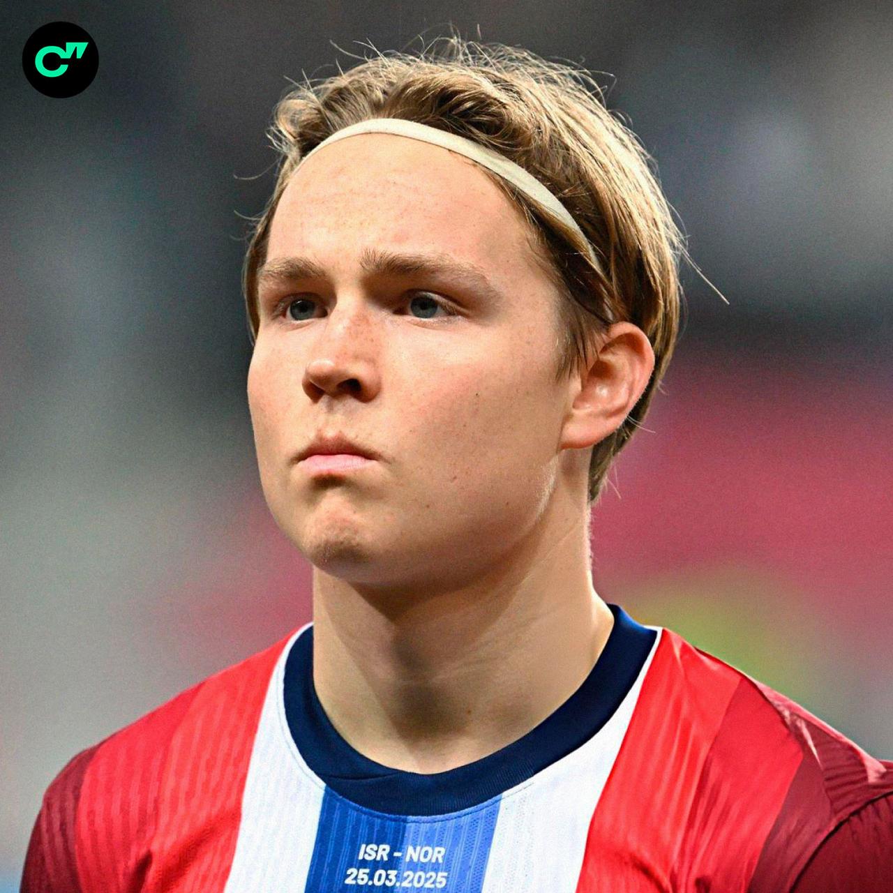 Нападающий Бенфики и сборной Норвегии Андреас Скьеллеруп обвинен властями Дании в распространении порнографии с участием несовершеннолетних эпизод произошел два года назад когда он играл за Нордшелланд A Bola 21 летний игрок уже признал свою вину и рассказал что переслал запрещенное видео другу Ему грозит лишение свободы вплоть до 6 лет Подписывайтесь на Спортс