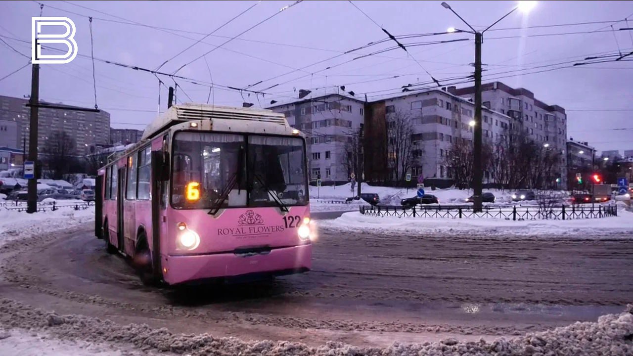 Троллейбусные маршруты в Мурманске изменились из за сбоев в электроснабжении Электротранспорт 24 января не заезжает в Ленинский округ чтобы избежать перепадов напряжения сообщили в АО Электротранспорт Так скорректированы маршруты 4 Щербакова Шмидта Книповича Ленина Щербакова 6 Героев Рыбачьего Ленина Книповича Шмидта Героев Рыбачьего 3 Радищева Полярные Зори Радищева Троллейбус 10 ходит по привычному маршруту Перебои с электричеством также не коснулись расписания и путей следования автобусов МыВместе51