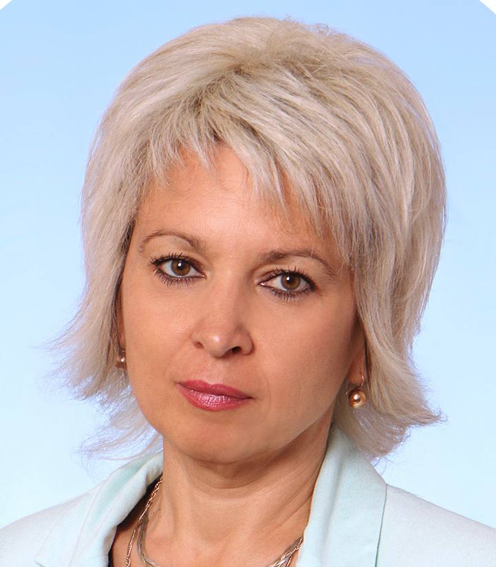 Татьяна Алексеевна Гридасова назначена министром образования Красноярского края Соответствующе распоряжение сегодня подписал Губернатор края Михаил Котюков Татьяна Алексеевна окончила Красноярский педагогический университет В дальнейшем прошла переподготовку по специальности государственное и муниципальное управление в Сибирском федеральном университете После окончания ВУЗа трудовой путь начинала с методиста в школе затем работала директором 143 ей школы в краевом центре С 2011 года работала на различных должностях в министерстве образования края