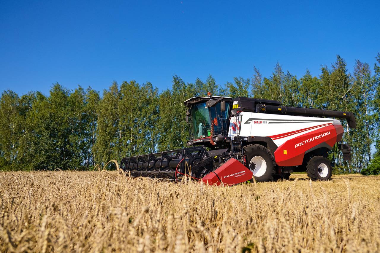 Прибыль Ростсельмаша выросла более чем на 26 в третьем квартале 2025 года Чистая прибыль ростовского производителя сельхозтехники ПАО Ростсельмаш составила 94 7 млн рублей по итогам третьего квартала 2025 года что на 19 9 млн рублей больше показателя аналогичного периода 2024 года По итогам первого полугодия 2025 года Ростсельмаш получил чистую прибыль в размере 64 4 млн рублей rostselmash official Подписаться Забустить