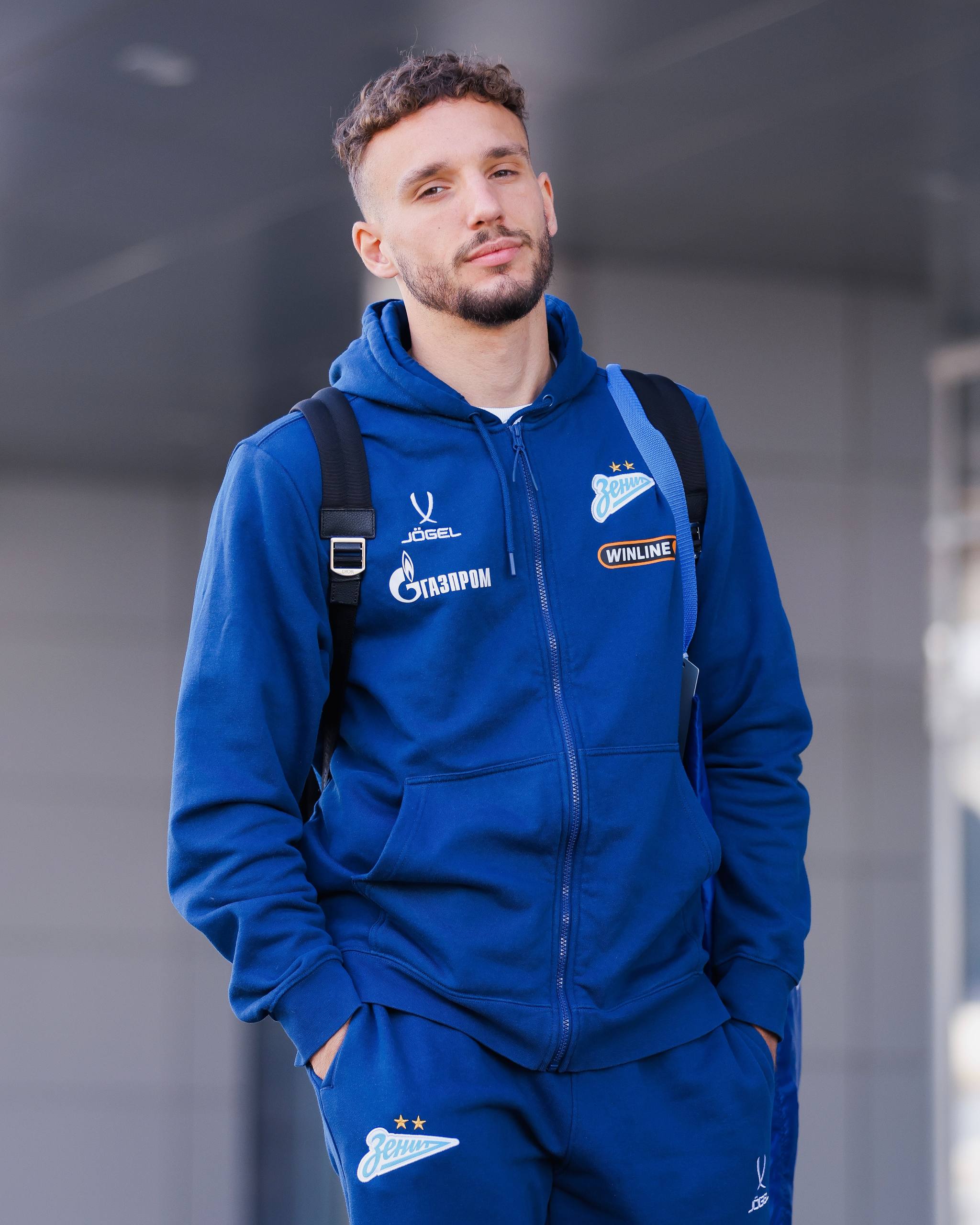 Страхиня Эракович продолжит сезон в Сербии Футбольные клубы Зенит и Црвена Звезда достигли договоренности о переходе защитника на правах аренды Соглашение между сторонами действует до конца сезона 2025 26 Футбольный клуб Зенит желает Страхине Эраковичу удачи