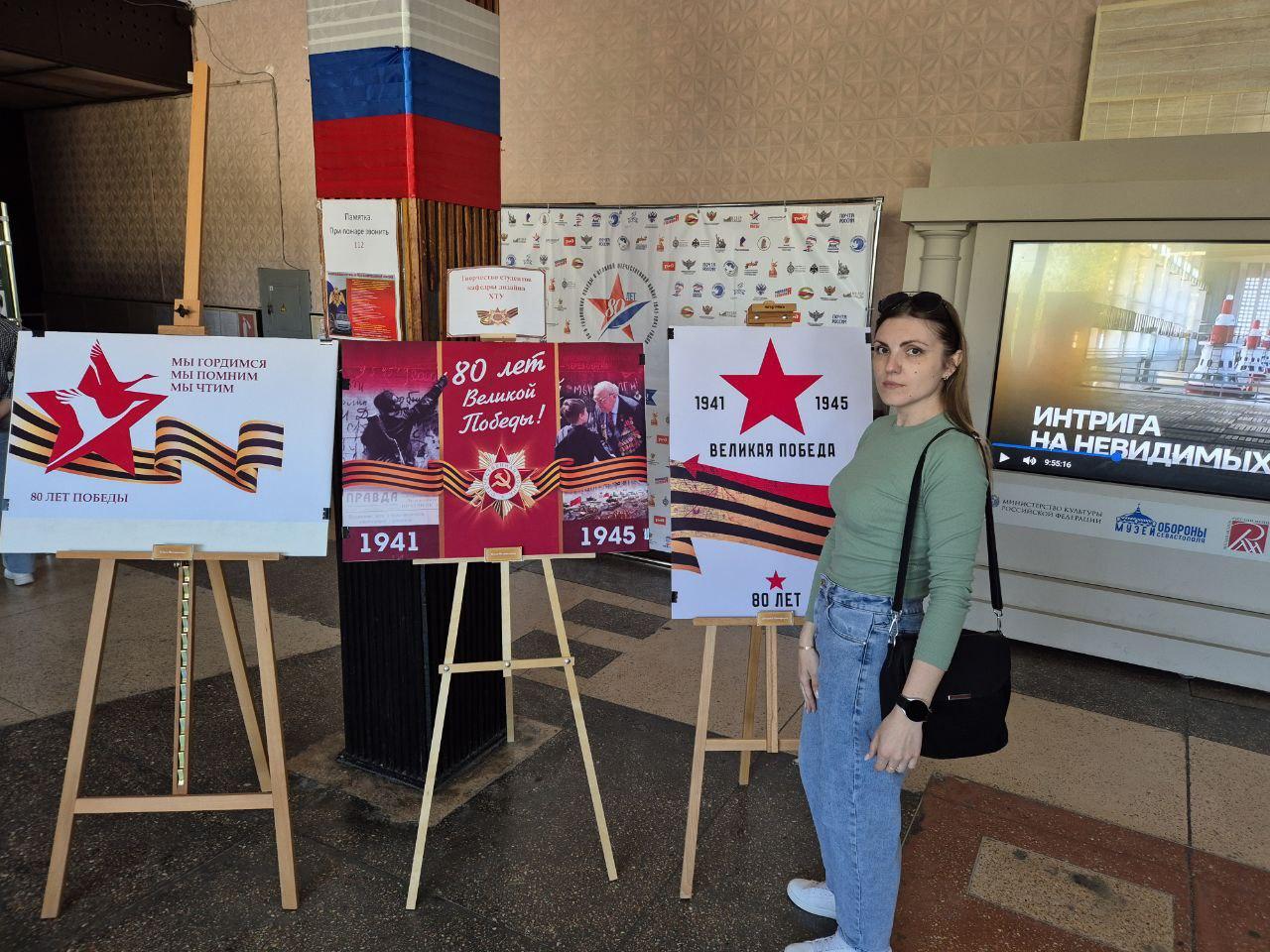 В Геническе заработала выставка «Путь Победы» В кинотеатре «Россия» в Геническе заработала выставка «Путь Победы». Ее подготовил Херсонский краеведческий музей. Выставку посетили представители региона-шефа Рязанской области. С руководством экспозиции они обсудили организационные моменты и потребность в помощи. На выставке представлены личные вещи, документы, артефакты с бронекатера Дунайской флотилии, защищавшей Херсон в 1941 году. Также там можно увидеть плакаты студентов Херсонского технического университета, посвящённые 80-летию Победы. #Культура