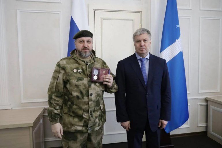 Участник СВО Валентин Наумов «штурмует» пост главы администрации Ульяновского района Вместе с ним за должность поборются начальник Комитета по управлению муниципальным имуществом и земельным отношениям Наталья Романычева и глава администрации Тимирязевского сельского поселения Ольга Аббазова. В зону СВО Валентин Наумов уходил добровольцем, сражался на Харьковском и Угледарском направлениях. После возвращения прошел обучение по федеральной программе «Время героев». За проявленное мужество награжден медалью «За отвагу». Сейчас Валентин Наумов возглавляет региональную ассоциацию ветеранов СВО, является зампредседателя Общественного совета для отбора участников регионального проекта «Герои Симбирской земли».