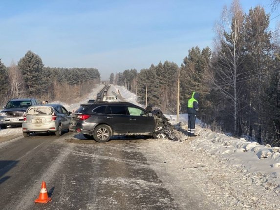 Двое человек погибли в результате ДТП в Иркутском районе Сотрудники Госавтоинспекции выясняют обстоятельства трагической автоаварии   ВИДЕО     Читать подробнее на сайте...