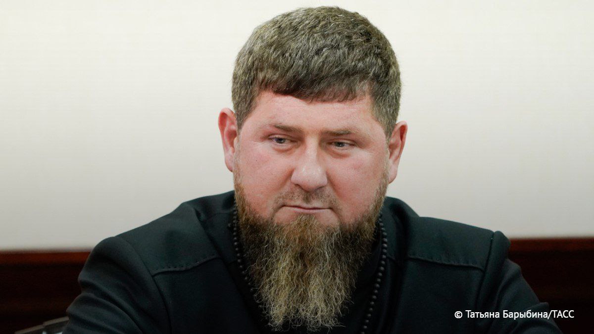 Кадыров назвал пустыми слухами распространяющуюся информацию о его болезни. "Наше время предопределено, нужно проживать его осознанно, не распуская пустых слухов и не сея смуту. Не тратьте жизнь на пустое", — написал он в своем Telegram-канале.