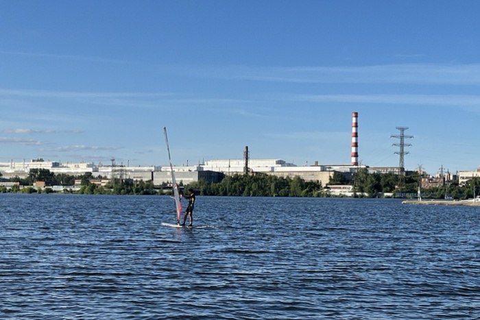 В Екатеринбурге установлен новый температурный рекорд за последние 73 года Метеостанция Екатеринбурга зафиксировала новый температурный рекорд, который держался с 1952 года. По данным Уралгидрометцентра, 1 июня днём воздух прогрелся до 32,5 градуса. — В Екатеринбурге было 32,5 градуса, это рекорд дня. Предыдущий суточный максимум относится к 1952 году — 31,9 градуса. Теплее всего в этот день было в Красноуфимске — 33,3 градуса, — уточнили в Уралгидрометцентре.