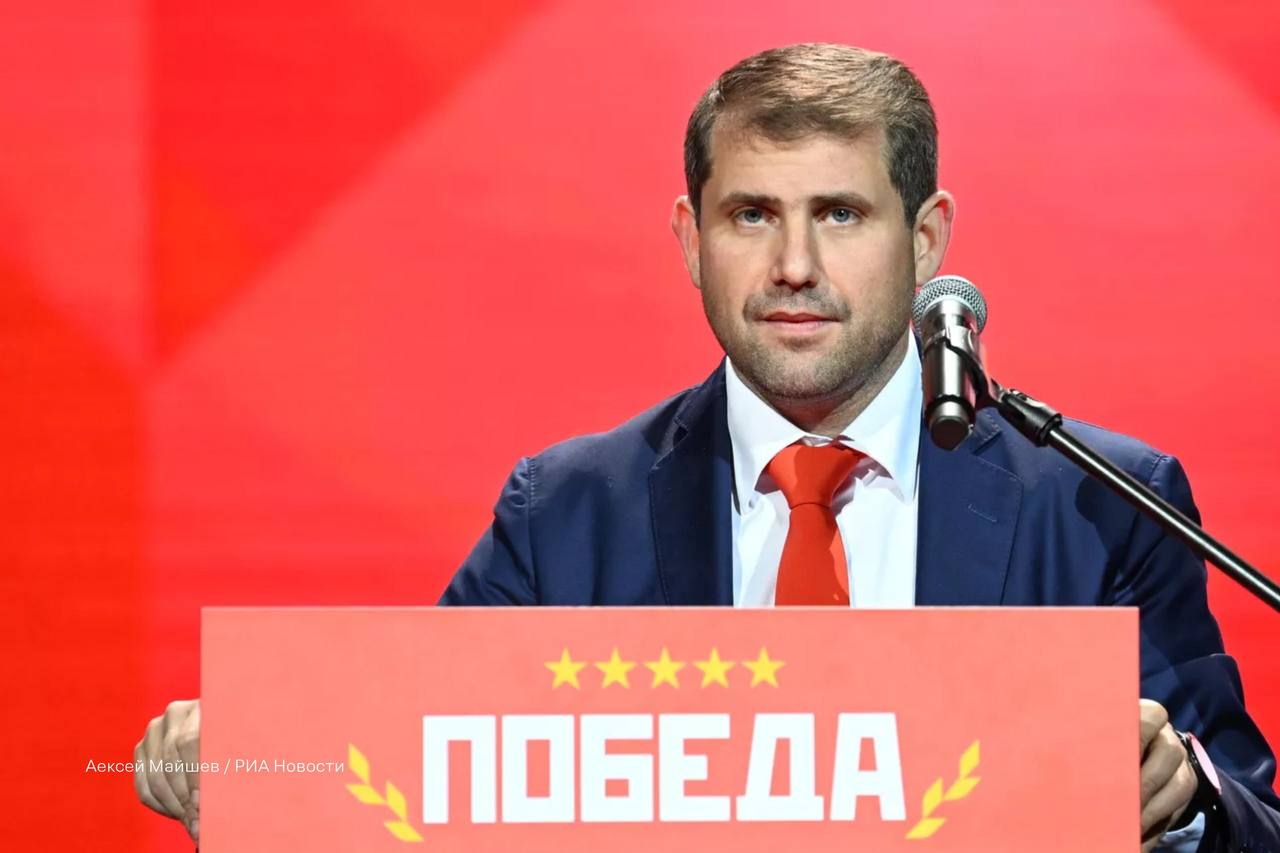 Шор открыто призвал к неповиновению и пообещал платить $3000 за «протесты».  Беглый преступник Илан Шор открыто заявил, что намерен захватить площадь Великого Национального собрания и будет платить тем, кто выйдет на организованные им «бессрочные протесты».   Почему Шор пошел именно сейчас ва-банк, объясняет журналист Михаил Сиркели → читайте на сайте.