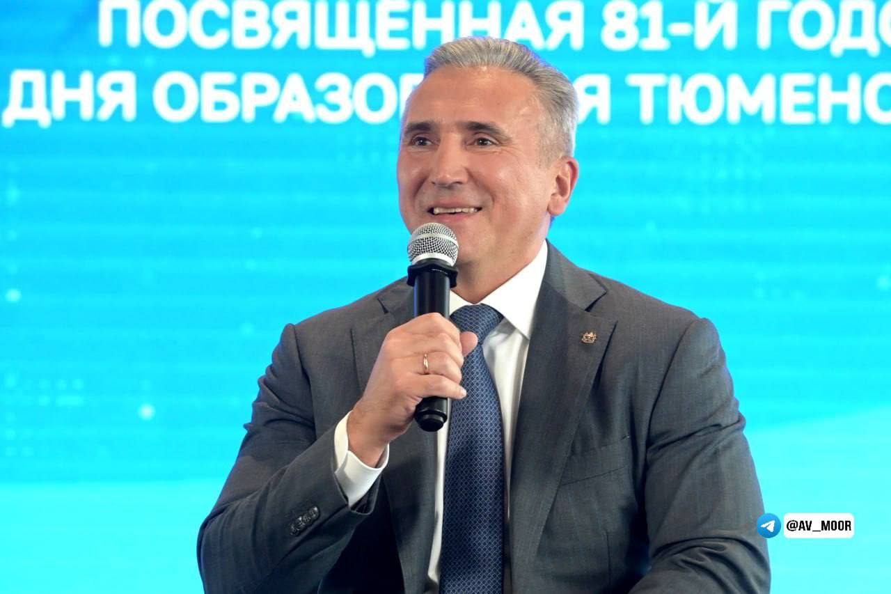 Сегодня в новом корпусе ТюмГУ состоялась пресс-конференция губернатора Тюменской области Александра Моора, посвященная 81-й годовщине со дня образования региона. По традиции мероприятие прошло в закрытом формате. Однако был затронут широкий спектр тем.