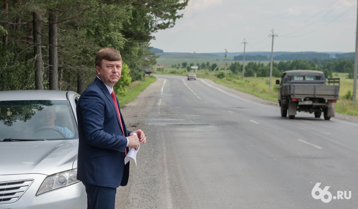 Экс-министр транспорта уехал на СВО и избежал колонии Ранее Василия Старкова приговорили к 6,5 годам лишения свободы за взятку в 4 млн рублей. Свою вину он признал и раскаялся. Прокурор подал апелляцию, но Свердловский областной суд приостановил рассмотрение жалобы. Оказалось, что Старков уехал в зону СВО, подтвердили .RU в объединенной пресс-службе судов региона. Дело бывшего чиновника перестали рассматривать по ходатайству Минобороны. Новости из Екатеринбурга