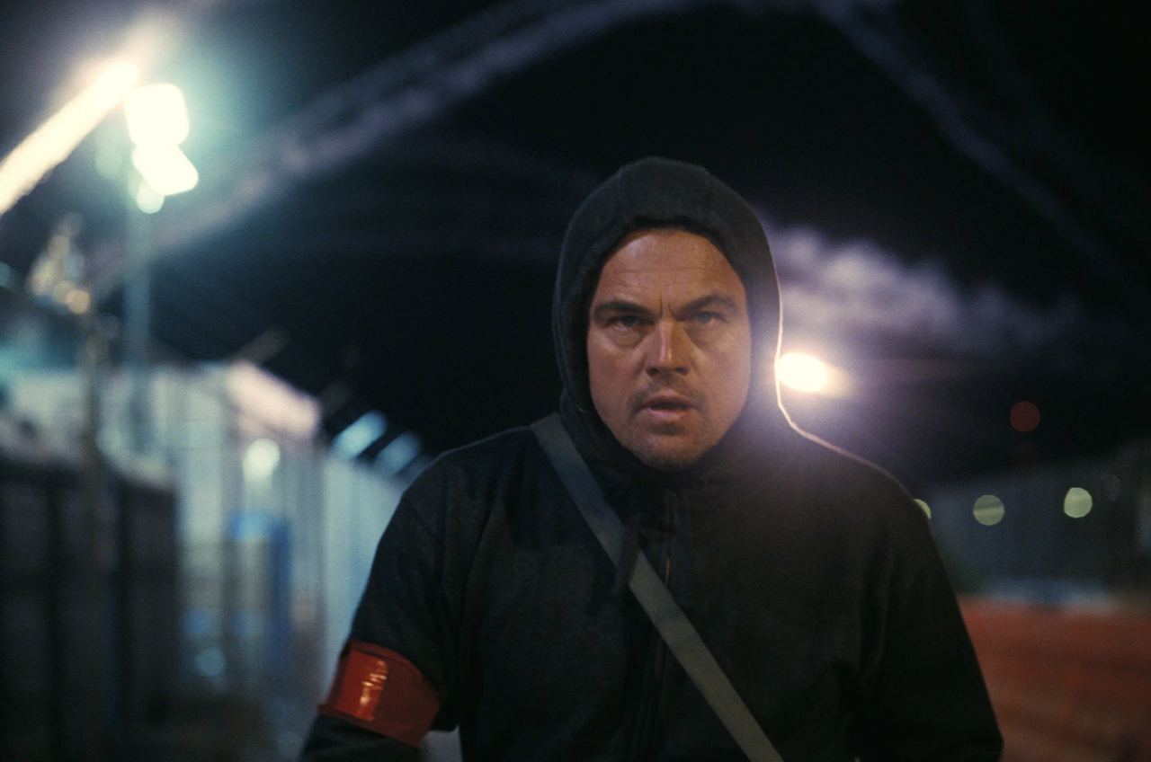 Журнал Rolling Stone определил 20 лучших фильмов года Составители рейтинга считают что к фильмам из этого списка зрители будут возвращаться даже спустя годы Публикуем первые десять строчек подборки 1 Битва за битвой Пол Томас Андерсон 2 Хамнет Хлоя Чжао 3 Черный чемодан двойная игра Стивен Содерберг 4 Сны поездов Клинт Бентли 5 Новая волна Ричард Линклейтер 6 Простая случайность Джафар Панахи 7 Метод исключения Пак Чхан Ук 8 Прости детка Ева Виктор 9 Марти Великолепный Джош Сафди 10 Сентиментальная ценность Йоаким Триер Уже смотрели что то из этого списка Да и действительно могу пересмотреть фильм в будущем Да но возвращаться к фильму не стану Нет но планирую Нет и не планирую Фото кадр из фильма Битва за битвой Кинопоиск