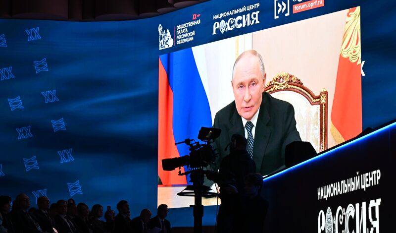 Президент России Владимир Путин отметил работу Общественной палаты в развитии системы наблюдения за выборами Глава государства приветствовал участников форума Сообщество Было закреплено понятие об общественном контроле введение института общественных наблюдательных комиссий Отмечу и работу по развитию системы общественного наблюдения за выборами что сейчас является неотъемлемой частью российской избирательной системы сказал президент в своем видеообращении