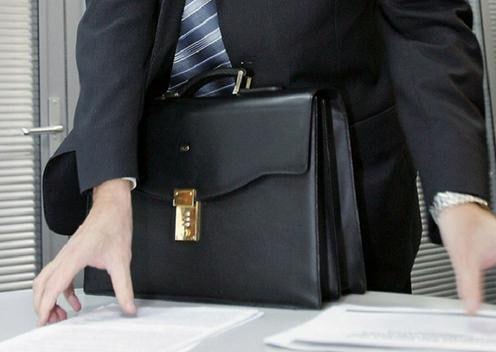 С 1 января 2026 года в Узбекистане начнется эксперимент по переводу сотрудников ряда республиканских министерств и ведомств в органы власти на местах Согласно указу президента Шавката Мирзиёева инициатива направлена на создание компактной и ориентированной на результат системы управления и охватит 45 городов и районов включая всю Сурхандарьинскую область В структуру местных хокимиятов будут переданы подразделения девяти исполнительных органов Подробнее на нашем сайте Актуальные новости из Центральной Азии fergananews