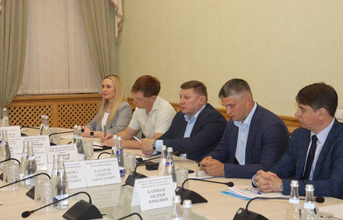 В прокуратуре республики под председательством первого заместителя прокурора Крыма Дмитрия Егорова состоялось заседание межведомственной рабочей группы по защите прав предпринимателей. Темой обсуждения стали вопросы оплаты исполненных предпринимателями обязательств по публичным контрактам и договорам. «Все субъекты хозяйствования, добросовестно исполнившие обязательства, должны своевременно и в полном объеме получать оплату исполненных обязательств. При этом в текущем году почти 130 миллионов рублей выплачены бизнесу только после вмешательства прокуроров. Кроме того, результаты работы прокуроров свидетельствуют о том, что предприниматели нередко сталкиваются с нарушением сроков оплаты.» - отметил Дмитрий Егоров. По итогам заседания разработаны меры, направленные на усиление ведомственного контроля за платежной дисциплиной предприятий, выступающими заказчиками в рамках государственных и муниципальных контрактов, со стороны профильных министерств. Подробнее на сайте прокуратуры Республики Крым.