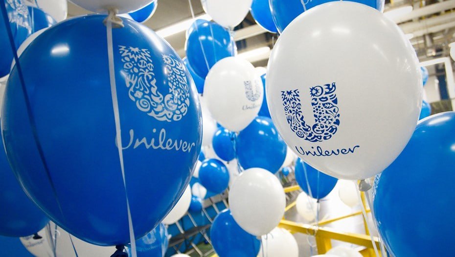 Бывшая российская дочка Unilever выкупила российское подразделение Avon Сделка закрыта российское подразделение Avon выкупила компания Арнест Юнирусь бывшая российская дочка Unilever Сумма 2 52 млрд рублей Выкупили все производственные и операционные активы Avon в России и завод в Наро Фоминске с 19 производственными линиями где делают больше 700 наименований продукции Сделку одобрила правительственная комиссия по иностранным инвестициям Роман Яндолин ДП Подписаться на ДП в Telegram MAX