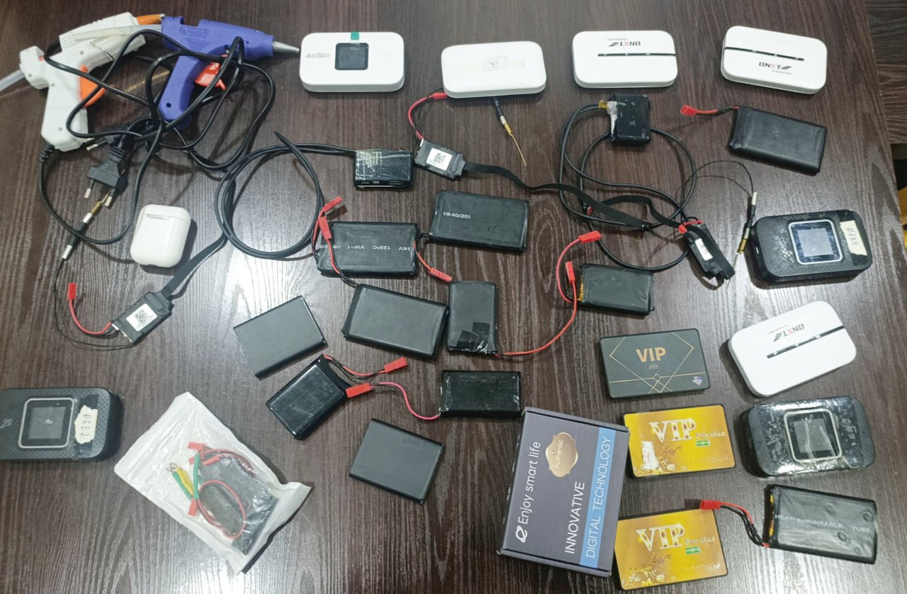 В Намангане накрыли бункер в котором учителям помогали проходить аттестационные тесты   repost uz za dengi vse reshali Подписывайтесь на Repost