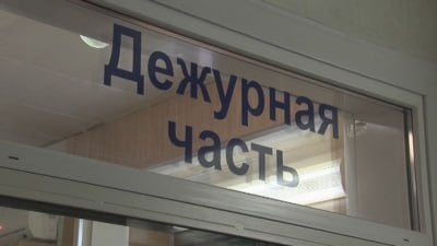 В Элисте сотрудники полиции задержали подозреваемого в совершении преступления, связанного с причинением тяжких телесных повреждений. Инцидент произошел ночью, когда в дежурную часть полиции поступило сообщение о том, что на улице 28 Армии неизвестные избивают мужчину.   На месте происшествия следственно-оперативная группа установила, что в ходе конфликта неизвестные нанесли потерпевшему множественные телесные повреждения. Пострадавший был госпитализирован в медицинское учреждение. Подозреваемым оказался житель Элисты, ранее неоднократно привлекавшийся к уголовной ответственности. В отношении него возбуждено уголовное дело по статье «Умышленное причинение тяжкого вреда здоровью, опасного для жизни человека». Подозреваемый заключен под стражу.  Фото: МВД Калмыкия  Быть в курсе   Прислать новость