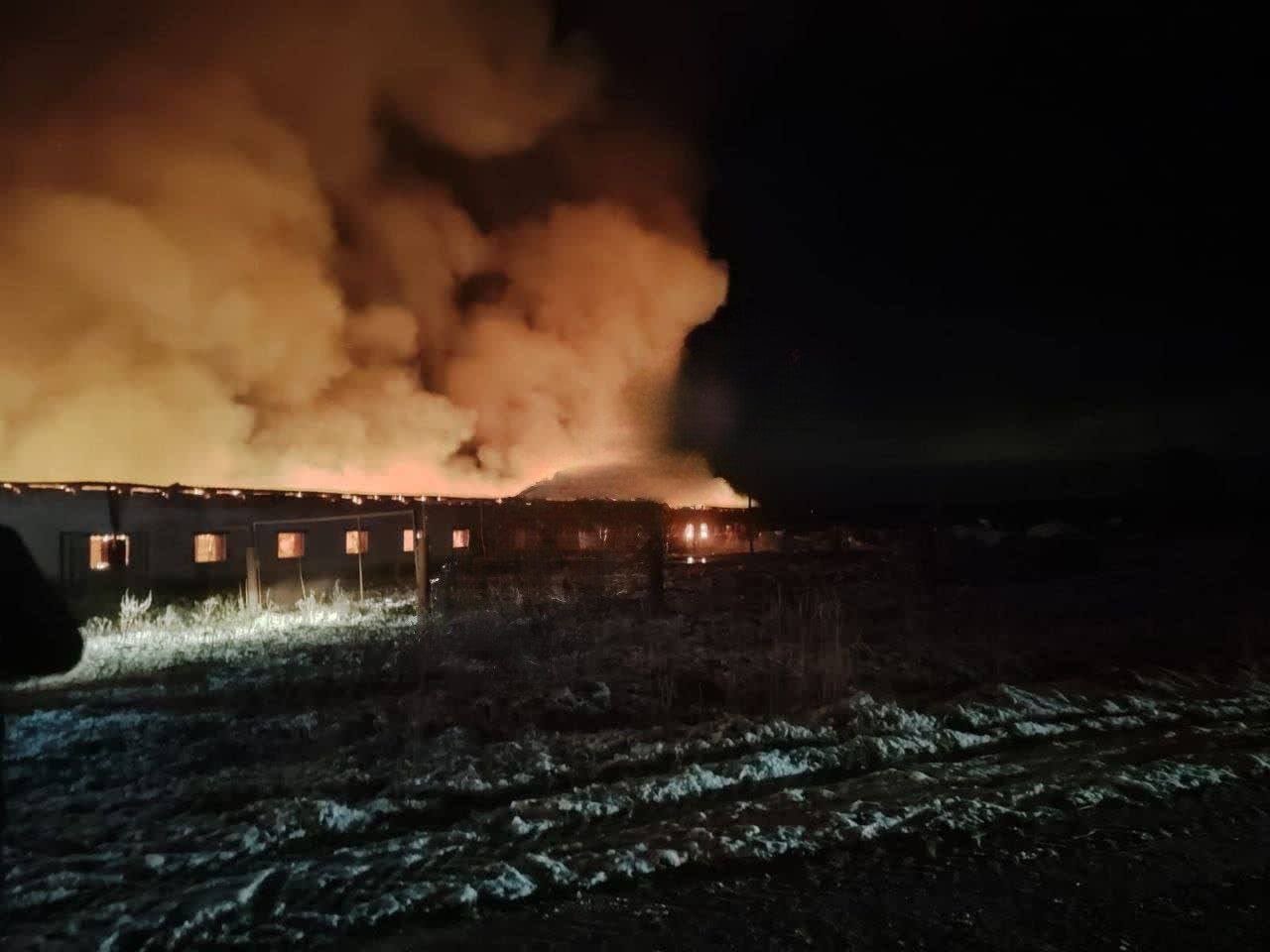 В Торжокском районе, в деревне Скоморохово в огне погибли 22 коровы  Сообщается, что ранее здесь находился колхоз «Коммунар», сейчас это ЗАО «Глухово».   По некоторым данным, ферма сгорела по вине человека.     - прислать новость, реклама     - подписывайтесь