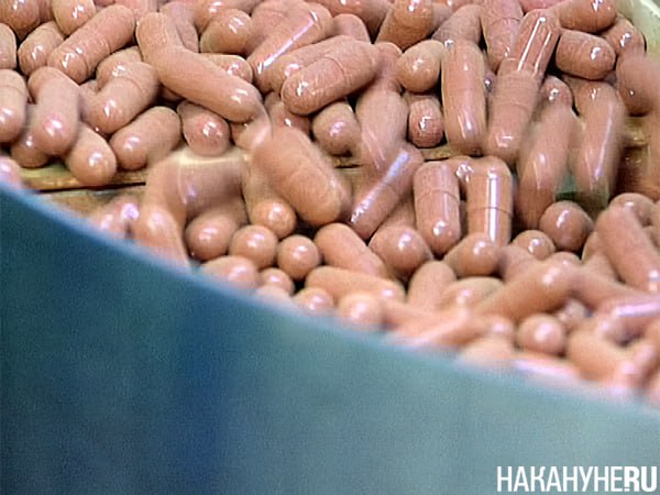 В 10 регионах пациенты почечники остались без лекарств В России возникли перебои с препаратами для лечения хронической болезни почек Они наблюдаются как минимум в десяти регионах Пациенты жалуются на отказы в выдаче положенных им лекарств в Башкирии Дагестане Татарстане Санкт Петербурге а также Омской Кировской Саратовской Нижегородской Рязанской и Ульяновской областях Так в Санкт Петербурге пожаловались на отсутствие препарата Парсабив Пациенты из Башкирии рассказали что им отказывают в выдаче сразу нескольких препаратов которые стимулируют выработку эритроцитов в частности Эральфона Среди причин некорректное планирование закупок на уровне региона и логистические трудности По словам врачей нерегулярный прием лекарств может спровоцировать серьезные осложнения Мы в Tg в ВК в Max в ОК