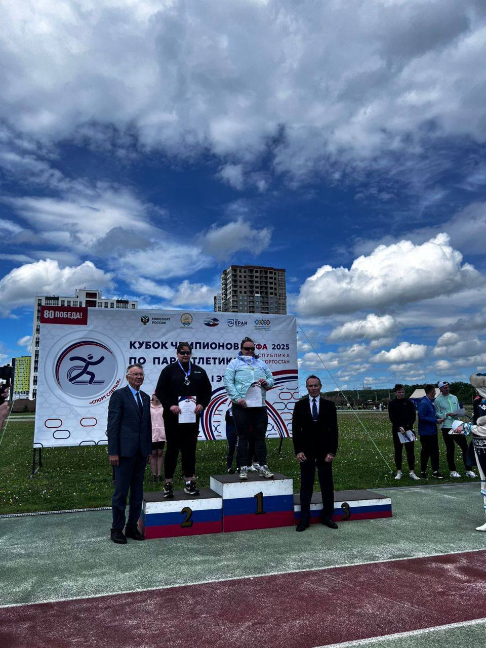Ставропольские паралимпийцы завоевали два золота на Кубке чемпионов в Уфе. Лучшие легкоатлеты из 24 регионов России состязались в беге, толкании ядра, метании диска и копья, прыжках в длину и высоту в столице Башкортостана. Ставропольчанка Марта Прокофьева стала победительницей в толкании ядра с результатом 12,33 метра. Игорь Баскаков, толкнув ядро на 12,62 метра и подтвердив свое превосходство среди мужчин в этом виде программы, сообщили в краевом Минспорта.