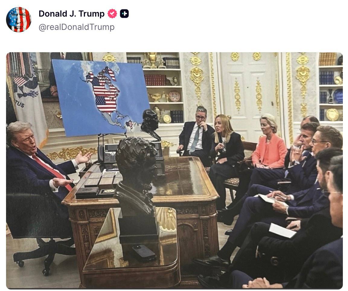 ИИ империя Трампа президент США с помощью нейросети присоединил Гренландию Канаду и Венесуэлу к Штатам Американский лидер опубликовал в соцсети сгенерированное изображение На нем он ведет переговоры с европейскими политиками А на карте позади них территории Канады Гренландии и Венесуэлы раскрашены в цвета флага США Пояснений к картинке Трамп не оставил Читать SputnikТj в MAX