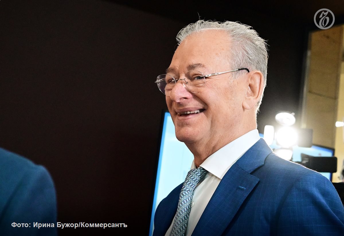 В Кремле обсуждают отставку замглавы ЦИК Николая Булаева сообщает РБК со ссылкой на источники Его уход из ЦИК в 2026 году может быть связан как с возрастом и состоянием здоровья так и с предстоящими выборами в Госдуму Николай Булаев известен как один из главных публичных защитников и спикеров по вопросам дистанционного электронного голосования ДЭГ   Подписывайтесь на Ъ Оставляйте бусты