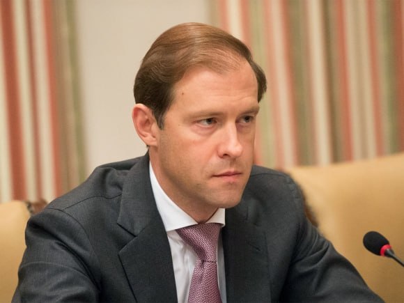 Мантуров поручил рассчитать эффективность стройки дорог из цементобетона  Первый вице-премьер РФ Денис Мантуров поручил Минтрансу совместно с Минфином и отраслевым объединением "Союзцемент" рассчитать экономическую эффективность применения цементобетонных технологий в строительстве дорог, говорится в сообщении секретариата Мантурова.  Подробнее:    #Мантуров #строительство #дороги #цементобетон