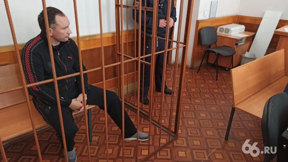 Украденные из бюджета Универсиады деньги вернул экс глава института УрФУ Суд взыскал с бывшего президента Федерации регби Евгения Шурманова более 12 8 млн рублей Миллионы на пару с бизнесменом Алексеем Кувариным он сэкономил на размещении участников соревнований и судей Ещё 2 4 миллиона рублей выделенных на развитие региональной Федерации регби он потратил нецелевым образом Шурманов отбывает тюремный срок 9 лет колонии общего режима Куварина осудили в 2023 году с учетом помощи следствию он получил три года условно   Новости из Екатеринбурга