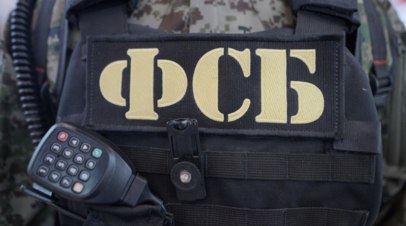 В Новосибирске задержали сотрудников ФНС за разглашение данных   ФСБ задержала двух действующих и одного бывшего сотрудника налоговой инспекции в Новосибирске по делу о разглашении таможенных сведений о более чем 40 тыс. юрлицах и ИП. Об этом сообщает ТАСС.  Читать далее