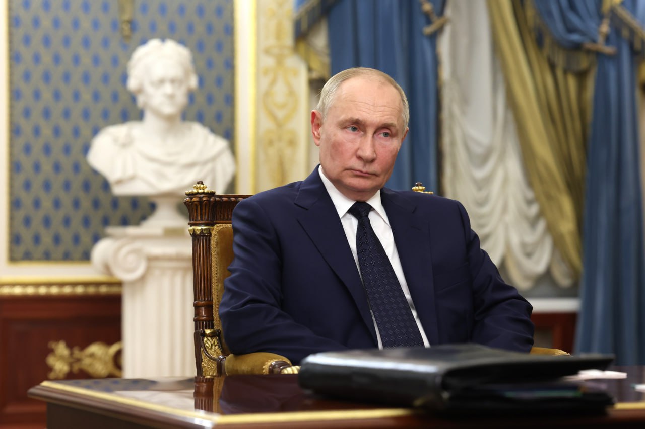 Владимир Путин представил к высоким званиям трёх жителей Северного Кавказа, ещё одну – к госнаграде    Звания «Матерь-героиня» удостоилась ставропольчанка Валентина Глубоченко.    «Заслуженным деятелем науки РФ» стал замдиректора по инновационному развитию Владикавказского научного центра РАН, доктор технических наук, профессор Алан Лолаев.    А звание «Заслуженный работник физической культуры РФ» получил дагестанец Шахша Шахшаев – администратор центра тестирования ВФСК «Готов к труду и обороне» в Детско-юношеской спортивной школе игровых видов.    Медалью ордена «За заслуги перед Отечеством» II степени награждена председатель правления ПАО инвестиционно-коммерческого промышленно-строительного банка «Ставрополье» Ирина Егорова.  Поздравляем!   «ВКонтакте» и в «Одноклассниках», чтобы быть в курсе самых интересных новостей Кавказа.  Фото: пресс-служба Кремля.   -канал АиФ – Северный Кавказ