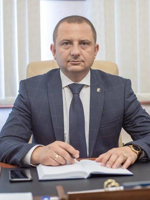 Государственный Совет Республики Крым согласовал назначение на должность вице премьера Альберта Куршутова На сессии Государственного Совета депутаты согласовали назначение министра внутренней политики информации и связи РК Альберта Куршутова на должность вице премьера Крыма