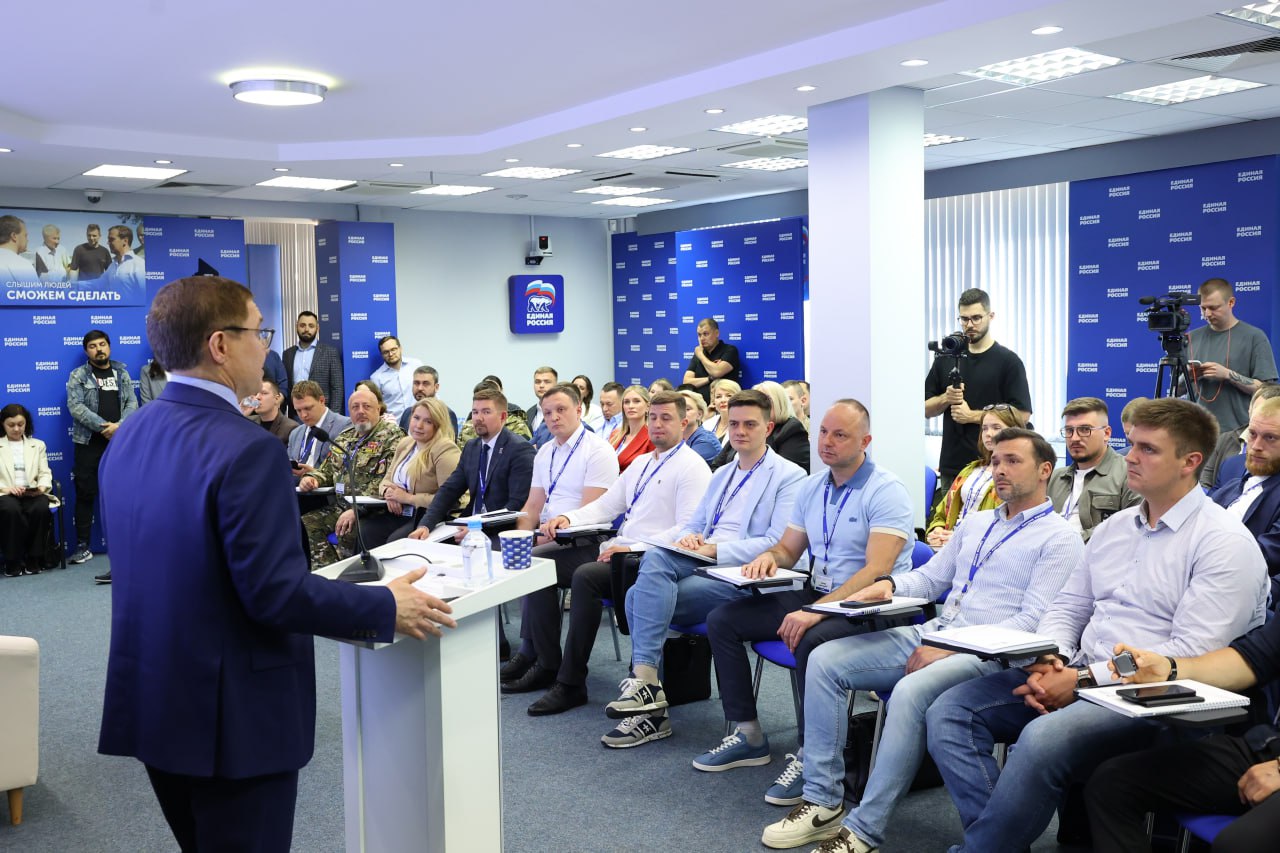 Единая Россия запустила очное обучение участников проекта «ПолитСтарт» Его пройдут те, кто провел самые яркие кампании предварительного голосования партии в регионах – 100 человек, в числе которых бойцы СВО. Участников первого потока, для которых на базе Высшей партийной школы в Москве организован трехдневный образовательный модуль, приветствовал секретарь Генсовета Владимир Якушев. Здесь вы приобретаете все необходимые навыки, которые в дальнейшем будут помогать работать на политическом поприще. А чем сильнее подготовлены кадры, тем сильнее партия, - сказал он. Подробнее о старте обучения – на ER.RU