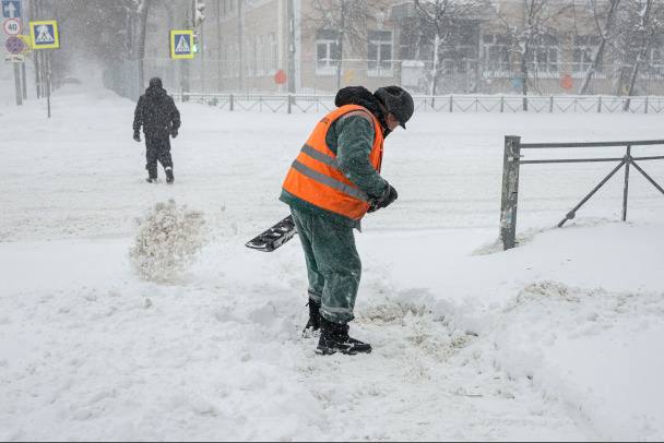 Завтра Москву накроет один из самых мощных снегопадов в истории Ожидается серьёзное ухудшение погоды по европейской части России быстро движется активный южный циклон Возможны транспортные сбои и снежные заносы МоскВайб подписаться