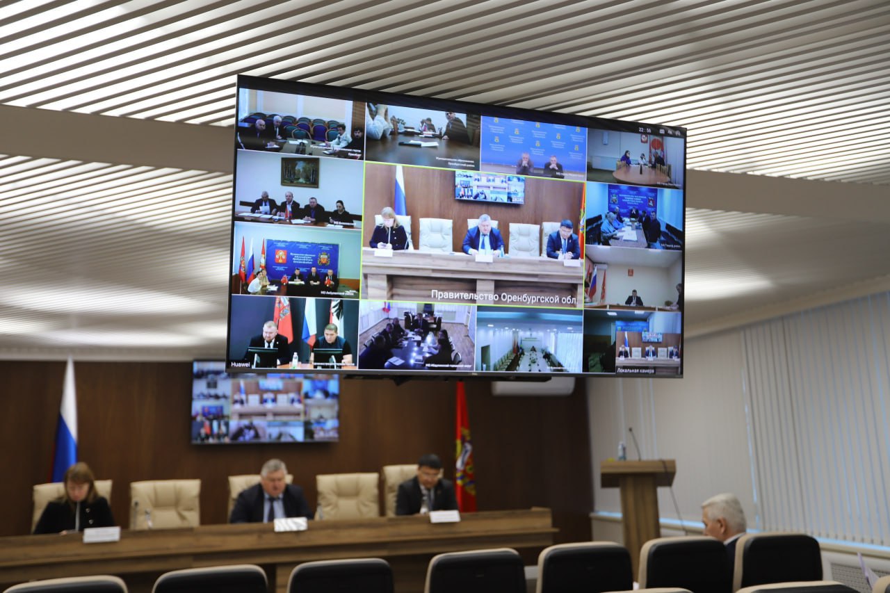 В Оренбуржье планируют потратить 82 6 млн рублей на отлов безнадзорных животных По поручению губернатора Евгения Солнцева обсудили вопросы отлова и контроля бездомных животных в регионе Ключевые решения  На 2026 год выделено 82 6 млн рублей на отлов 7937 животных  17 муниципалитетов уже заключили контракты на отлов в 13 торги объявлены в шести районах работа пока не начата  В 13 муниципалитетах действует режим ЧС в сфере обращения с безнадзорными животными Первый вице губернатор Сергей Балыкин призвал глав муниципалитетов усилить работу и персональную ответственность отметив недопустимость затягивания процессов